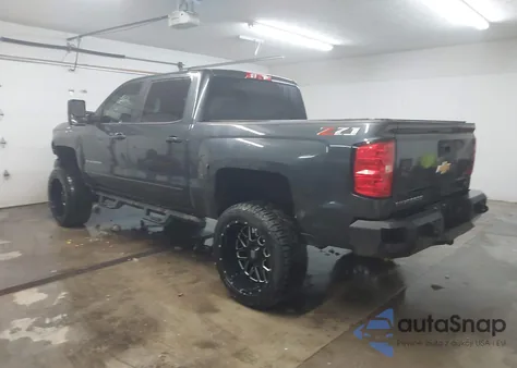 2018 Chevrolet Silverado 1500 2Lt from USA, damaged, VIN 3GCUKREC2JG405888